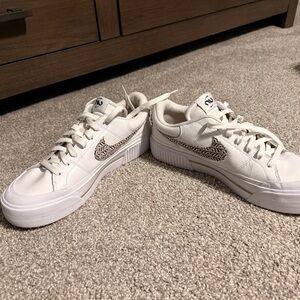 Nike Women's Court legacy lift